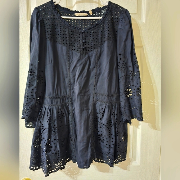 Soft Surroundings Alejandra Eyelet Tunic, Peplum Hem, 3/4 Bell Sleeves, EUC! - Picture 2 of 13